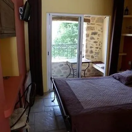 Les Du Guest house 3*