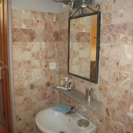 Les Du Guest house 3*