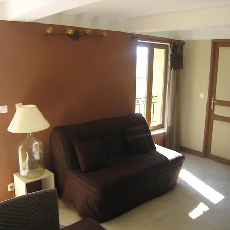 Les Du Guest house