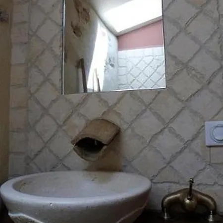 Les Du Guest house